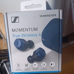 Sennheiser Momentum True Wireless 4 Box